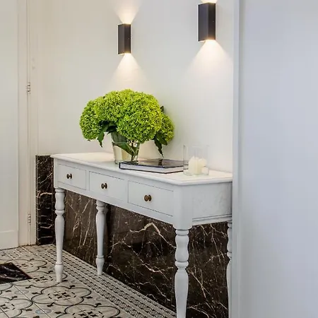 The Hamptons Boutique 2*