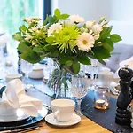 The Hamptons Boutique 4* خنت