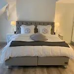 The Hamptons Boutique فندق مبيت وإفطار خنت